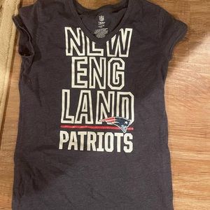 Girls M (10-12) New England Patriots tshirt